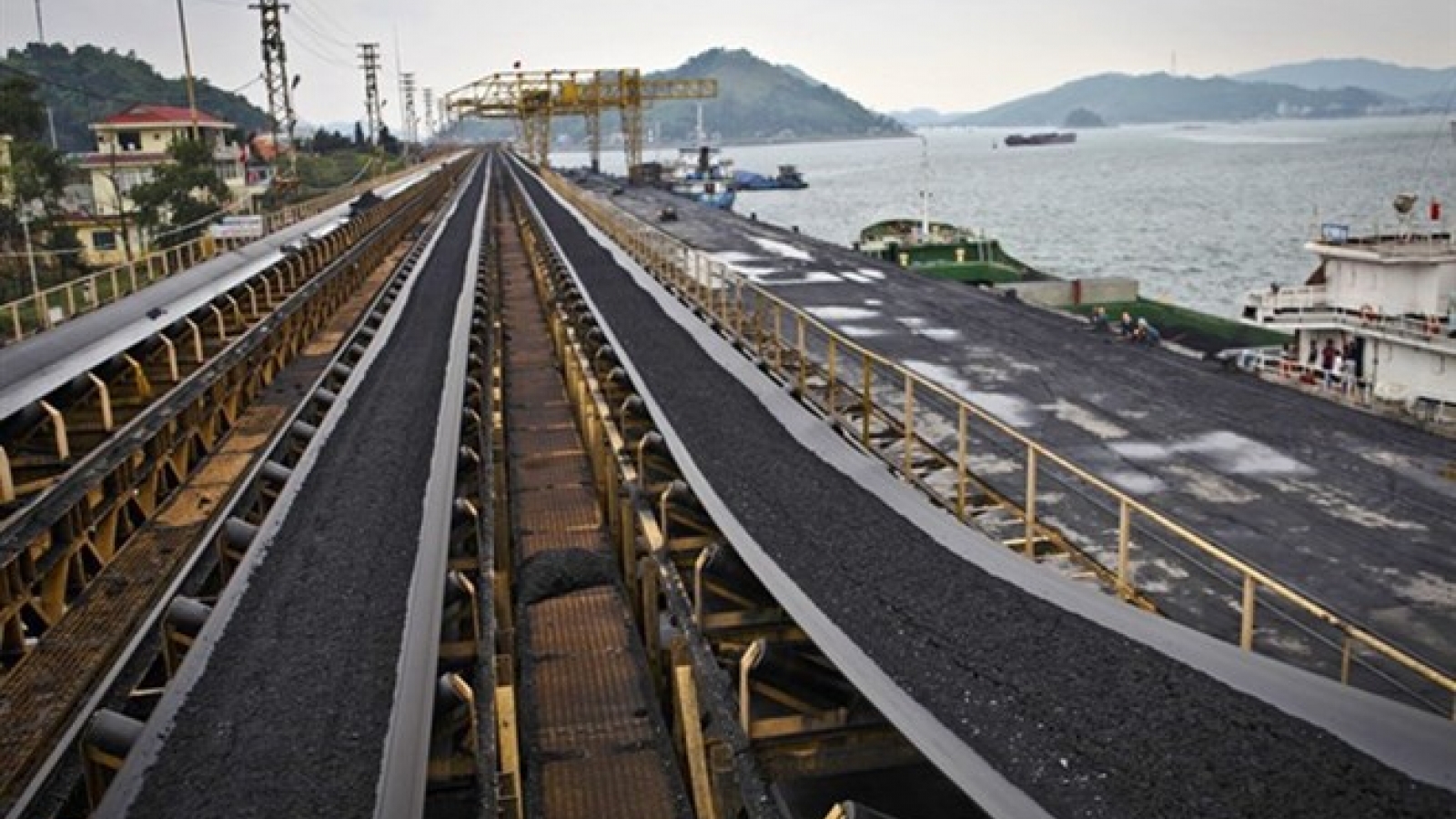 Experts: Law on minerals impractical