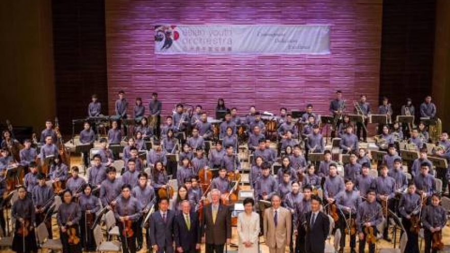 Asian Youth Orchestra performs in Vietnam