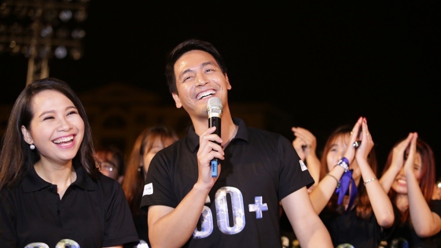 
        Celebrities join campaign in response to Earth Hour
                              