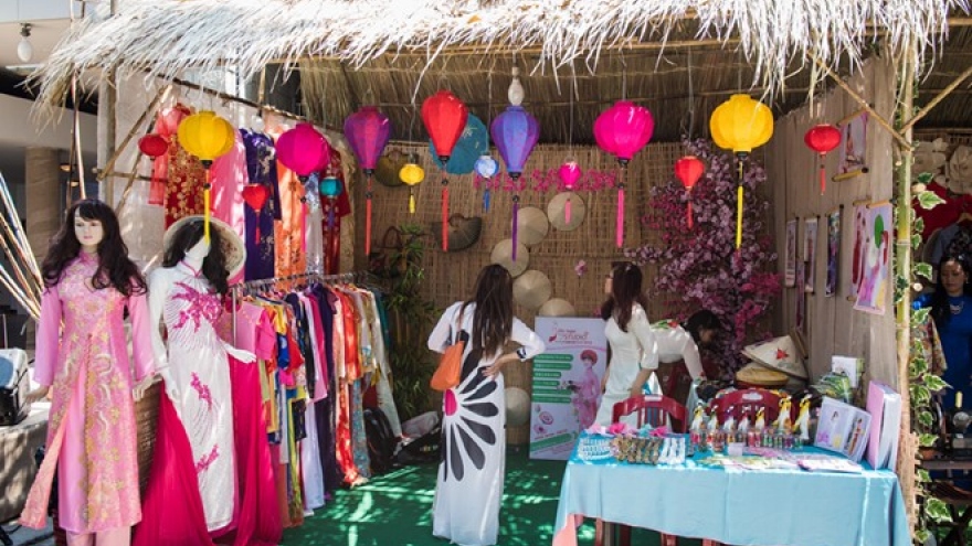 Ao Dai Fair attracts large number of visitors