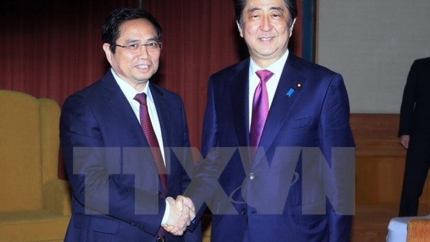 Japanese PM wishes to help Vietnam with human resources training