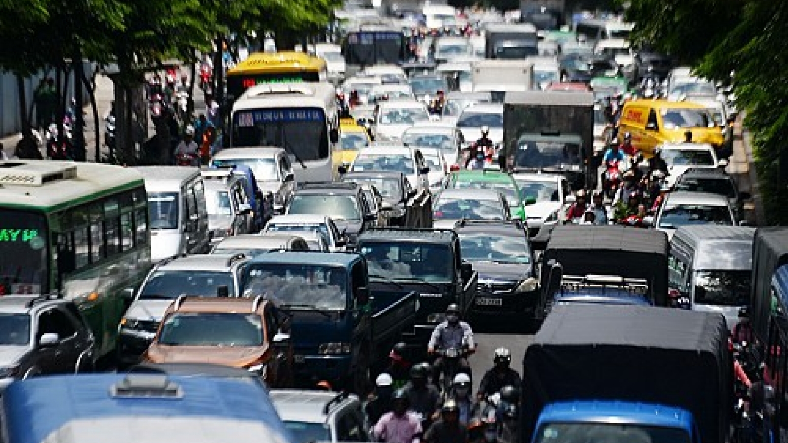 Expert proposes imposing gradual ban on cars to curb congestion in Vietnamese cities