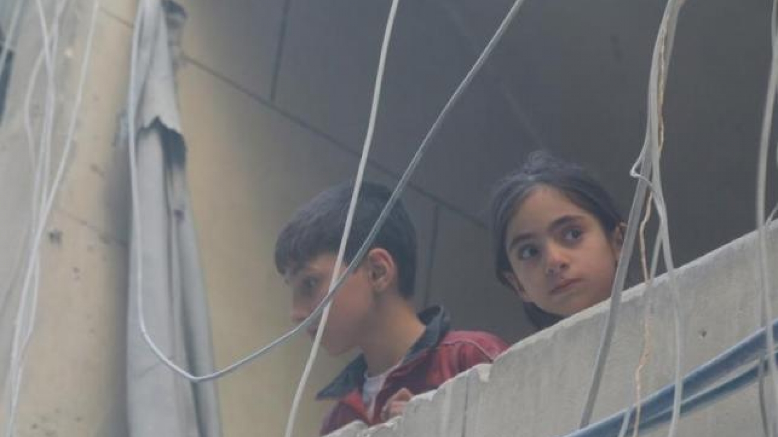Aleppo bombed as Syrian army begins 'calm' plan elsewhere