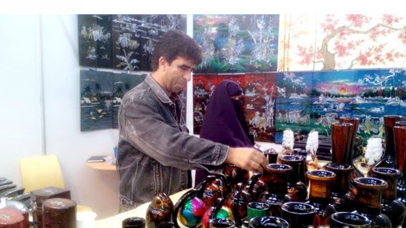 Local handicrafts a hit at Algeria fair 