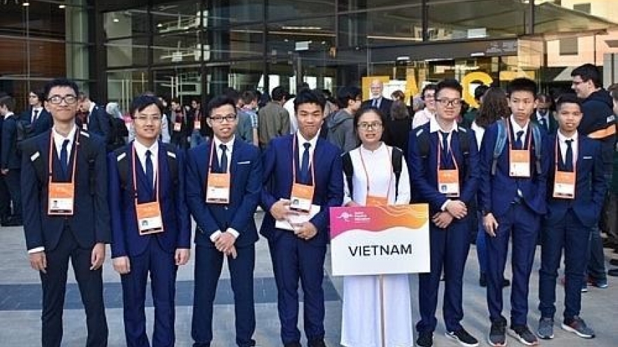 All eight Vietnamese students win Asian Physics Olympiad medals