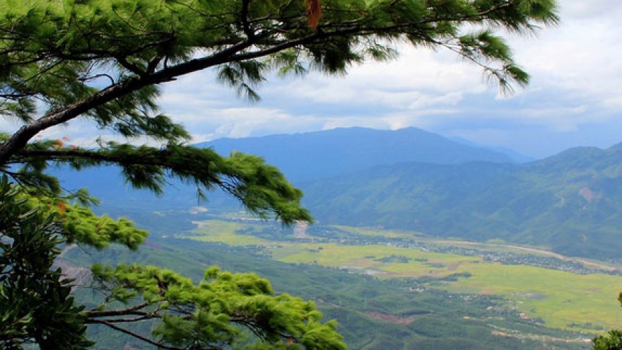Romantic valley on top of Am Thong Mountain range 
