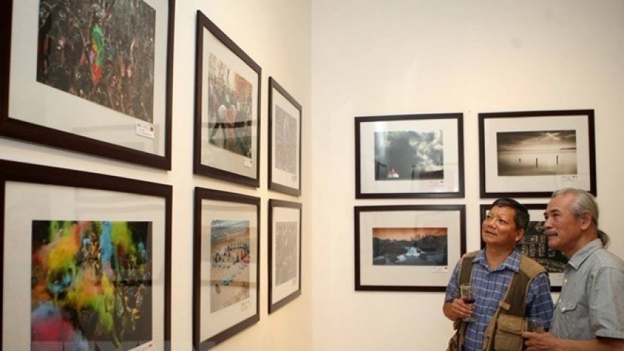 American photographic society’s exhibition opens in Hanoi