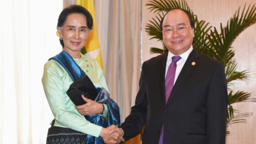PM meets Myanmar, Malaysian leaders on the sidelines of 30th ASEAN Summit
