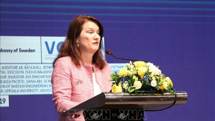Sweden pledges to help Vietnam in energy saving