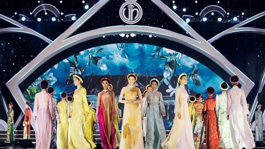 
        Miss Vietnam contestants dazzle on fashion night
                          
                      