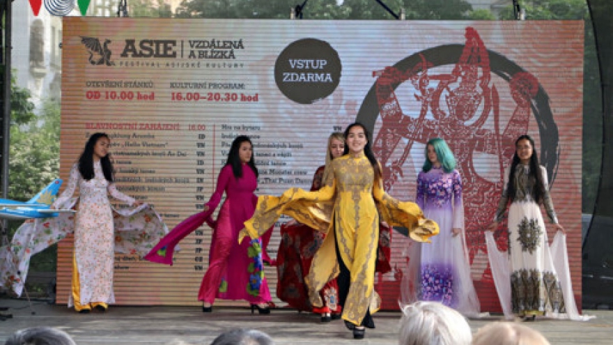 Vietnam promotes images at Asian culture festival in Czech