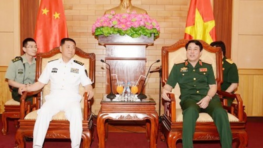 Army top official receives Chinese naval commissar
