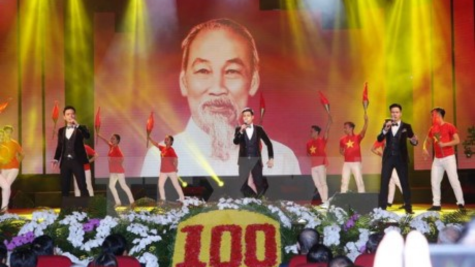 Art programme marks 100th anniversary of October Revolution