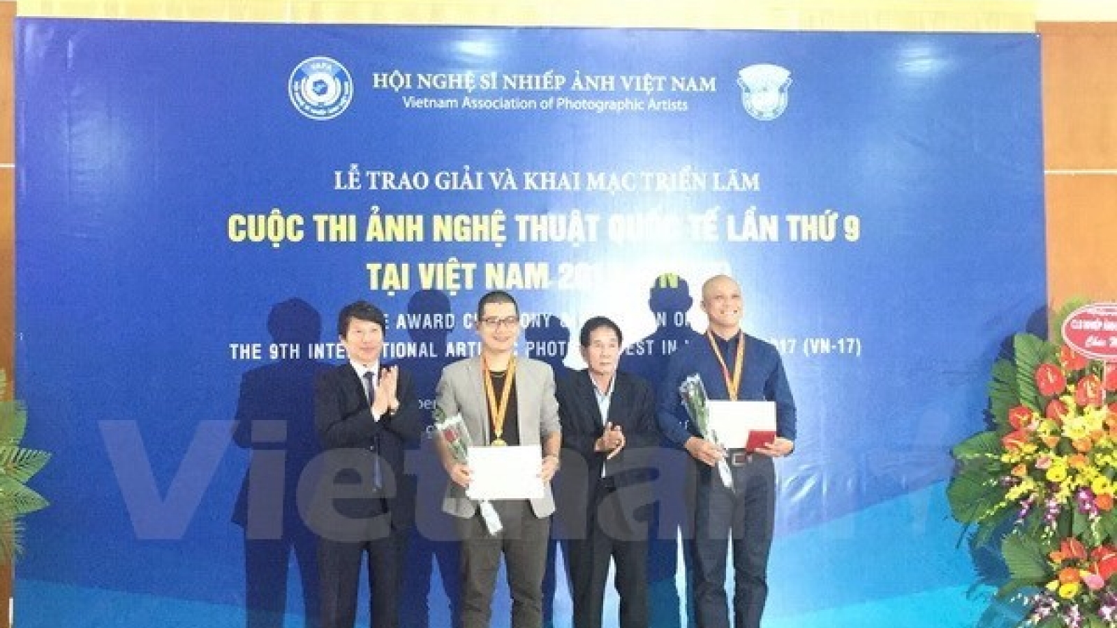Awards of 9th Int’l Artistic Photo Contest in Vietnam presented