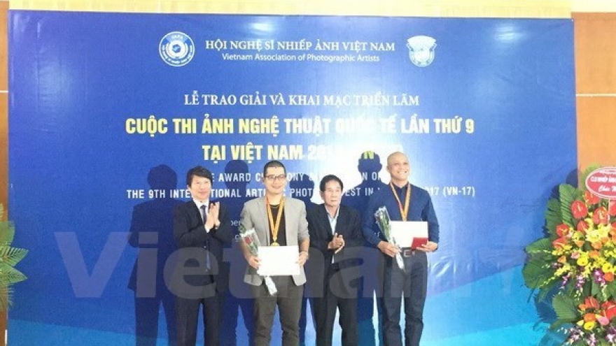 Awards of 9th Int’l Artistic Photo Contest in Vietnam presented