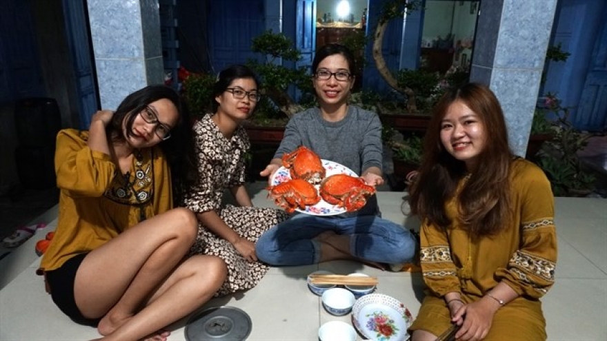 As tourism booms, young people turn to homestay business