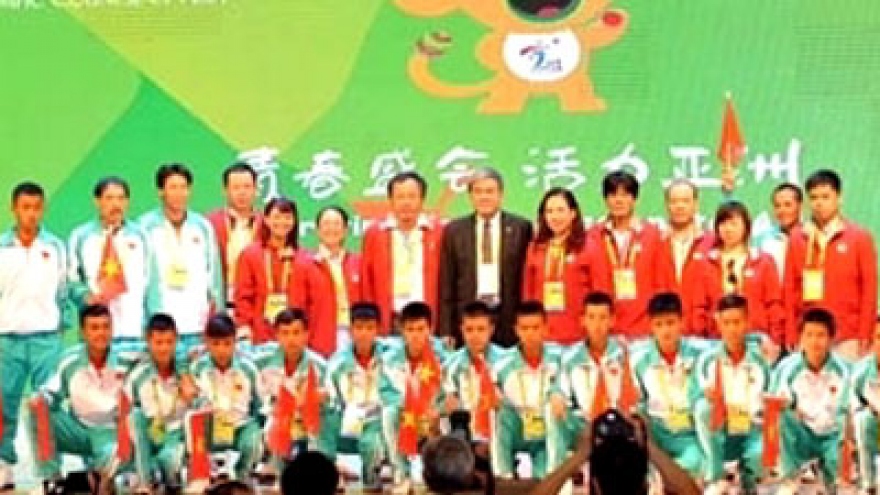 Vietnam flag hoisted at Asian Youth Games
