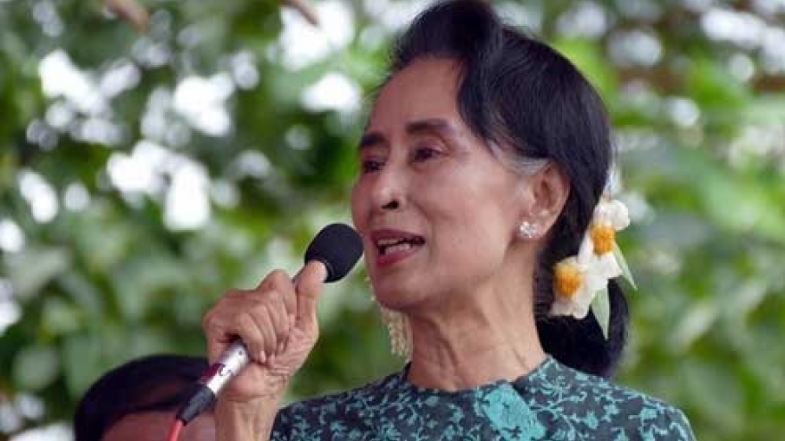 Myanmar: San Suu Kyi wins parliament seat