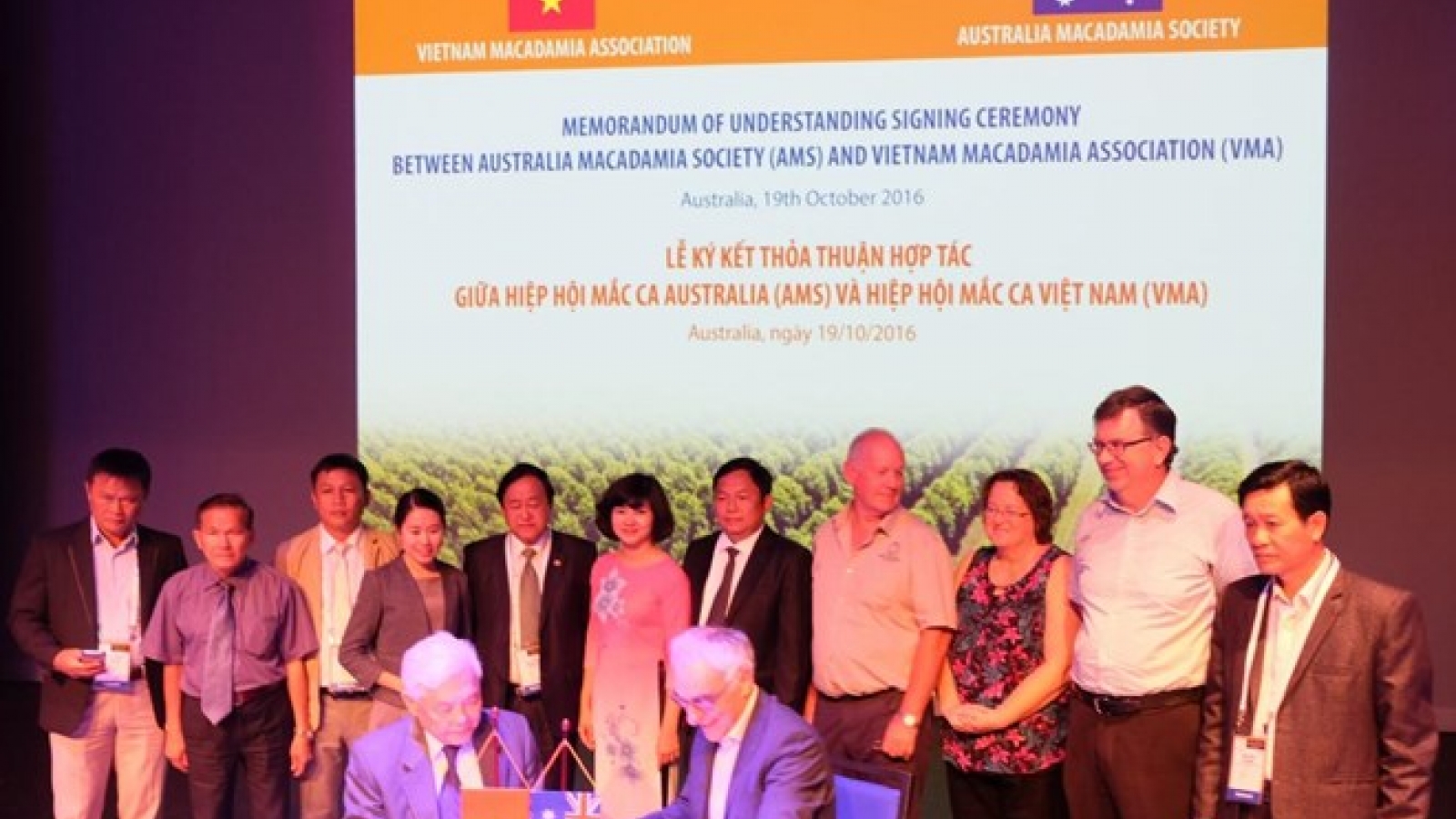 Vietnamese, Australian macadamia associations shake hands
