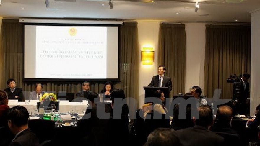 Vietnam encourages OVs to invest in homeland