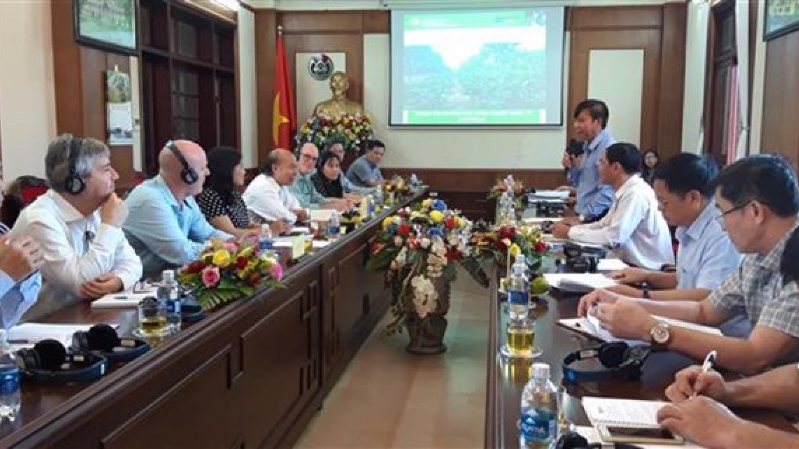 Australia helps Dak Nong develop coffee, pepper cultivation