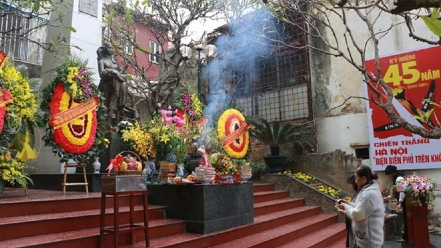 Monument honours victims of American bombing