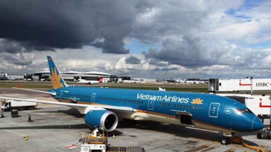 Vietnam Airlines flies Dreamliner to Heathrow