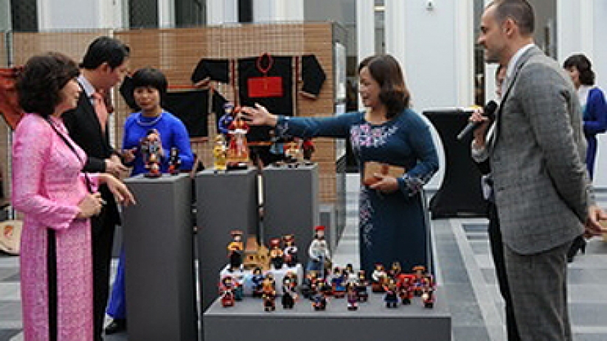 Vietnamese ethnic costumes on show in Belgium 