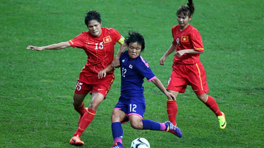 Women’s football team receives reward from Hanoi