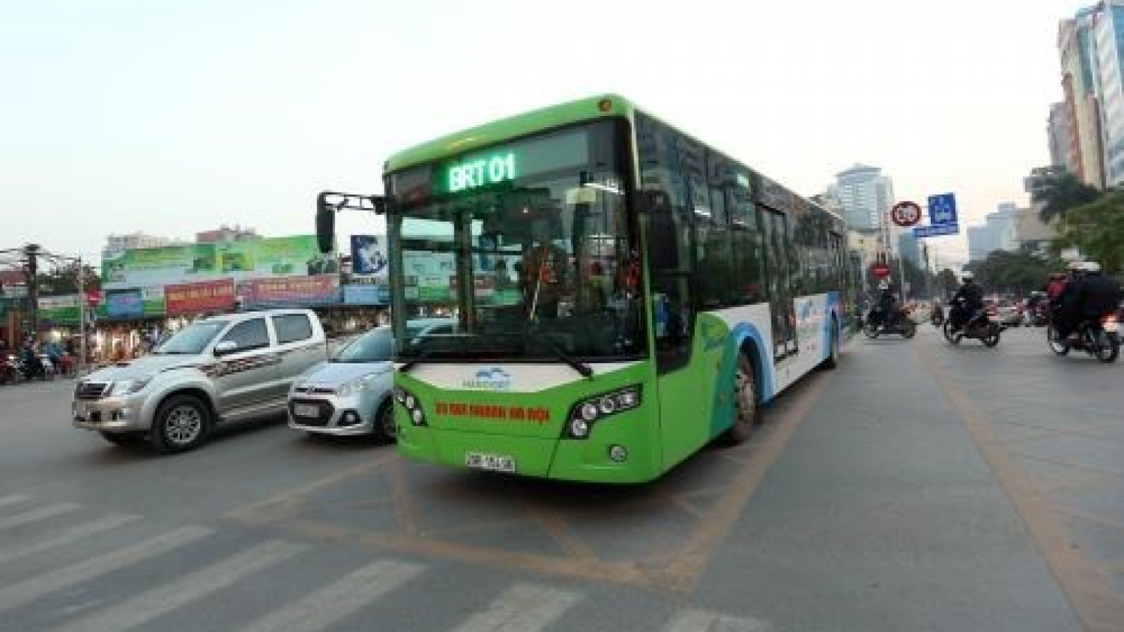 WB pledges to help Hanoi launch more BRT routes