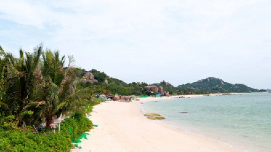 Discovering island likened to ‘Maldives’ in Vietnam