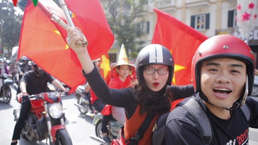 Football fans flood the streets in support of Vietnam U23s