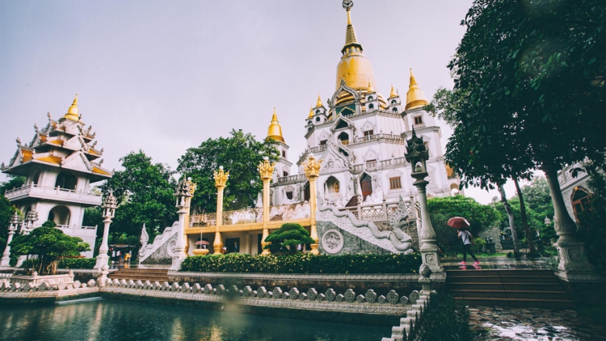 Buu Long pagoda and unique architecture