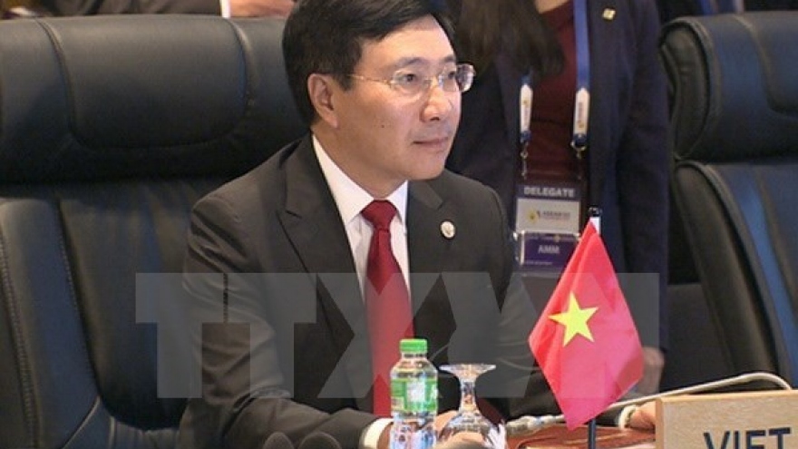 Deputy PM holds bilateral talks with ASEAN diplomats