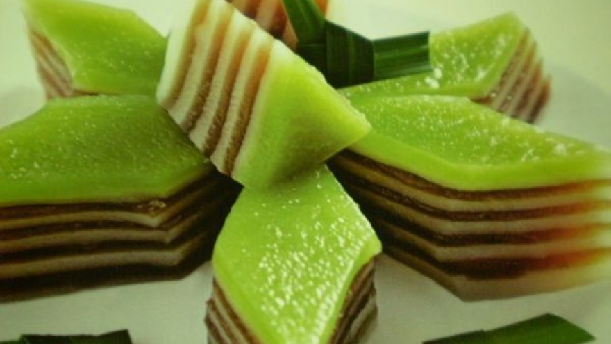 Banh Da Lon (pig skin cake)