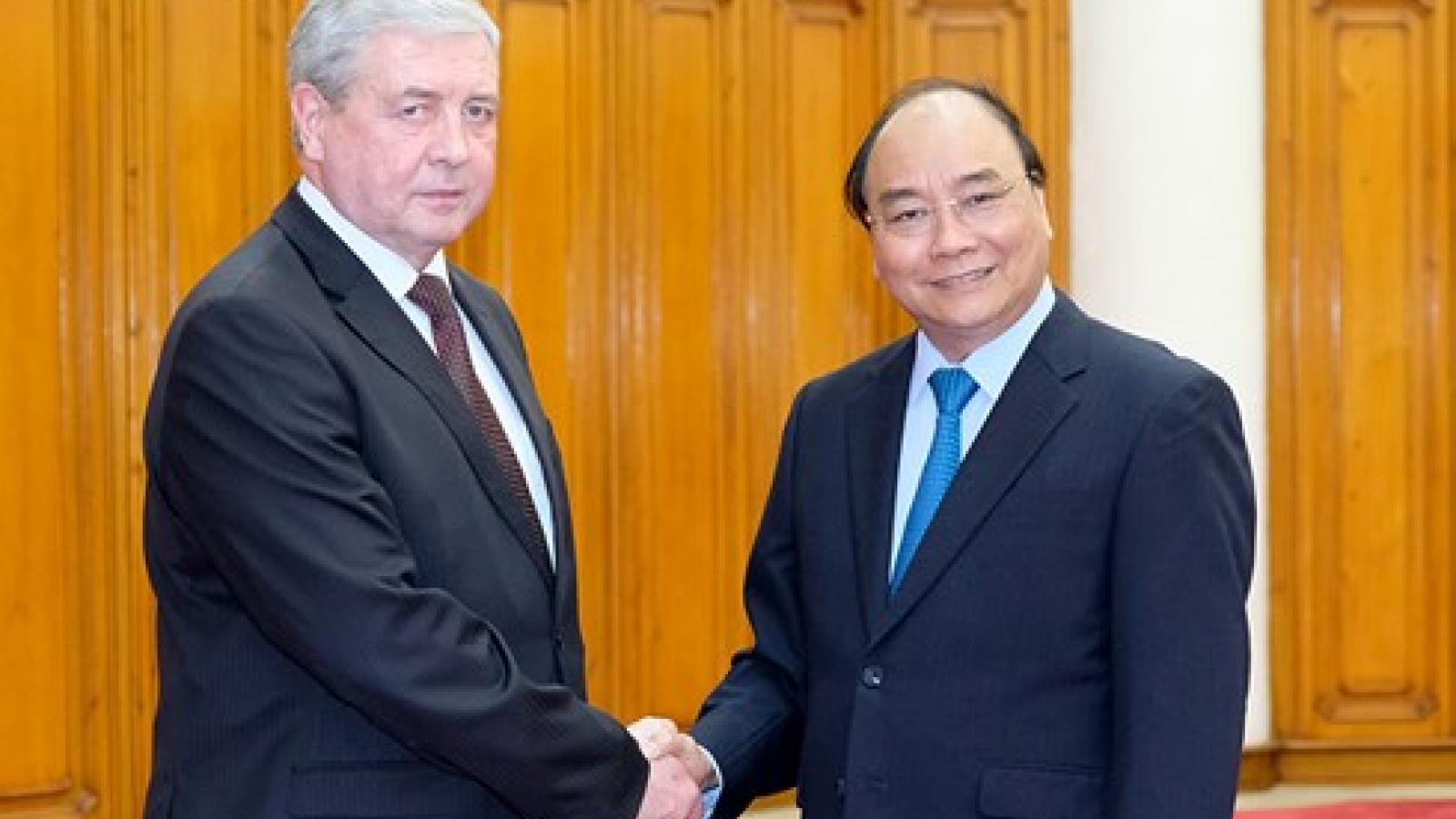 PM Phuc expects higher trade value with Belarus