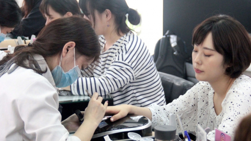 Beauty spas targeting Koreans thrive in Da Nang