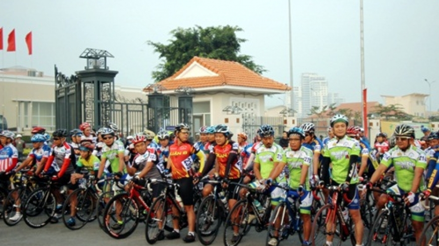 250 bike racers welcome New Year