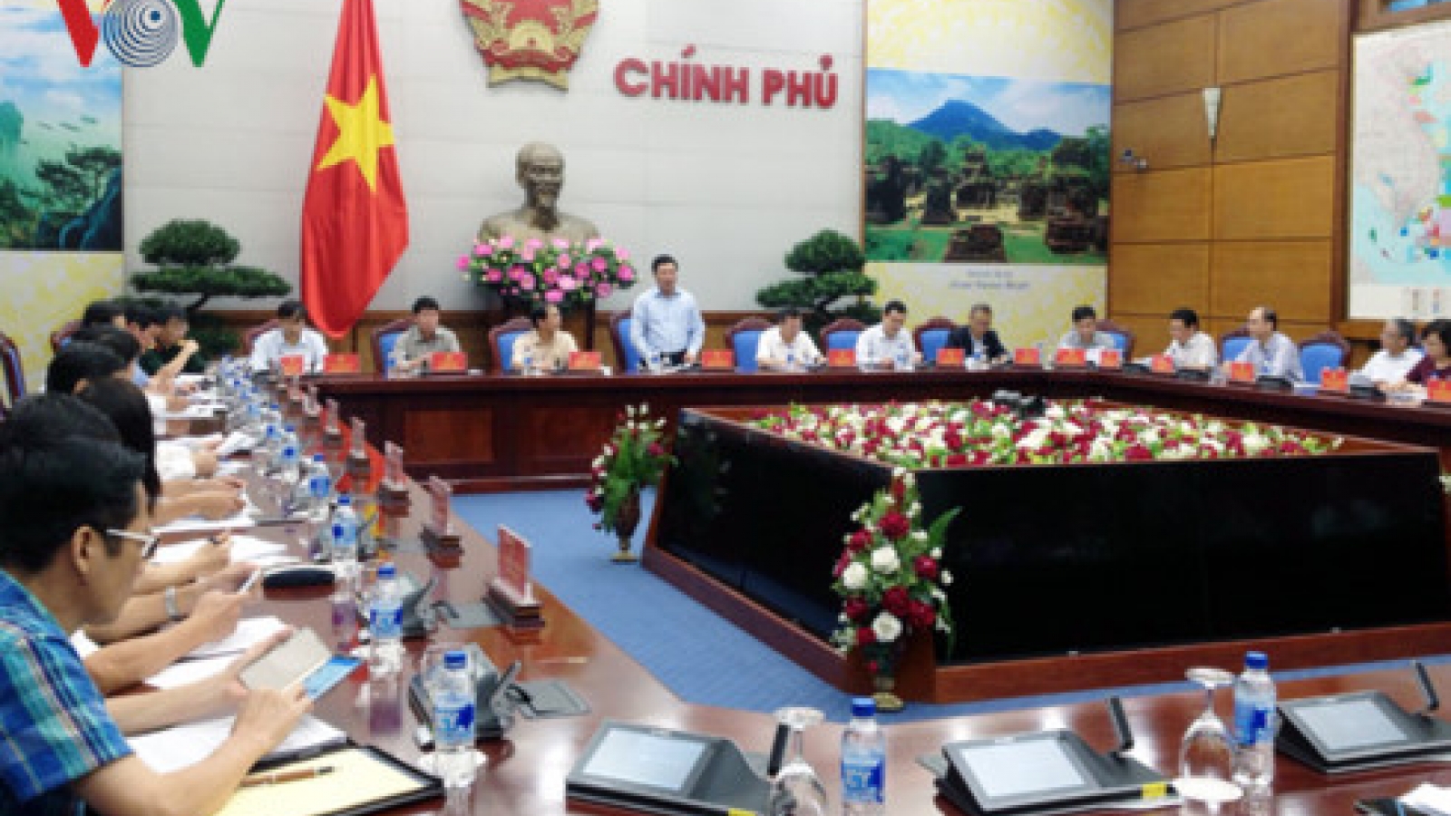 Deputy PM chairs APEC 2017 National Committee's ninth meeting