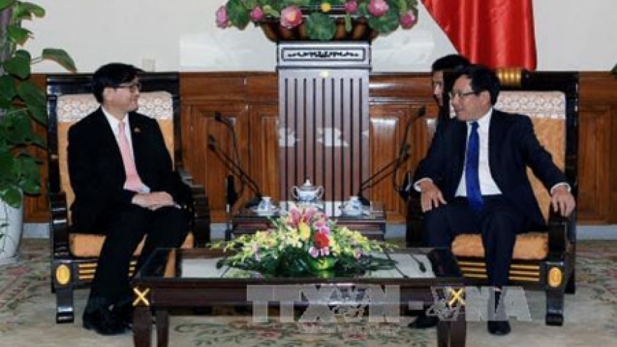 FM receives Thai and Filipino Ambassadors