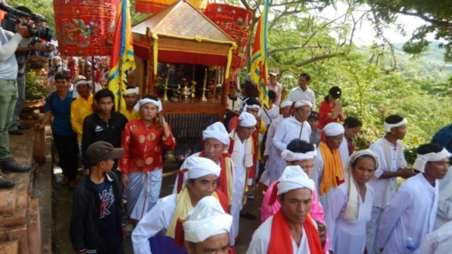 Binh Thuan: Cham Brahman community celebrates Kate festival