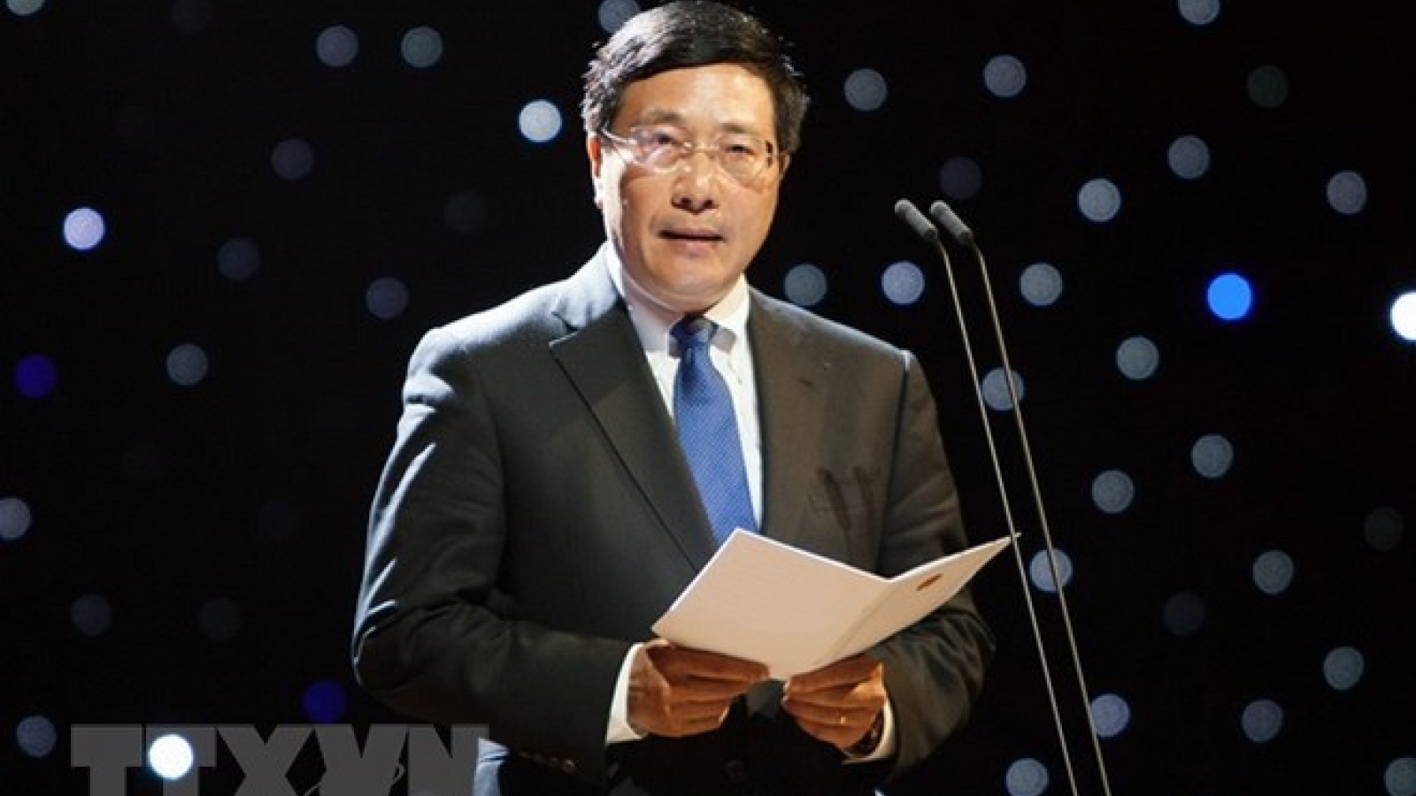 Vietnam attends ASEAN meetings in Singapore