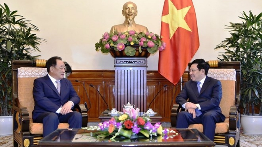 Deputy PM hosts Taekwang leader