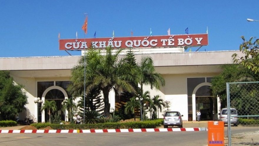Vietnam, Laos ensure smooth transport at Bo Y-Phu Cua border gate