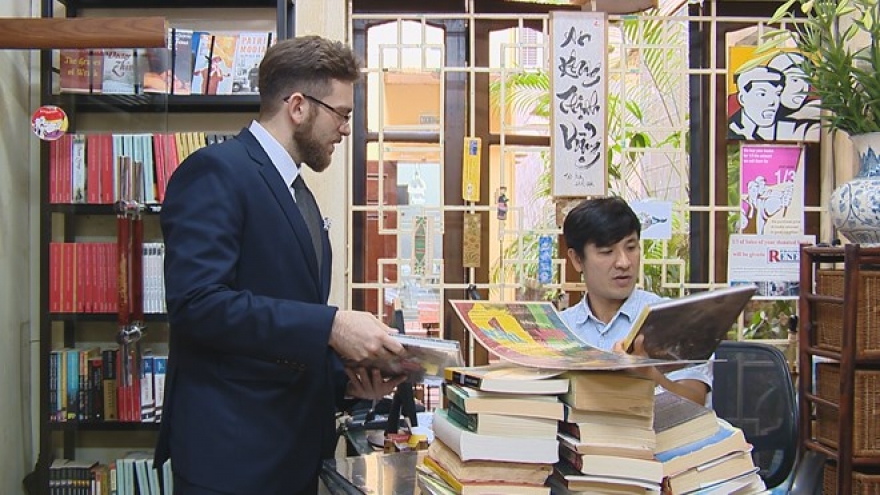 “Bookworm” attracts English-language book lovers