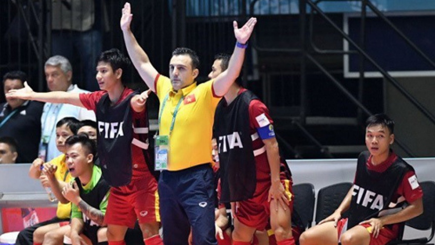Spanish coach says goodbye to Vietnam futsal team