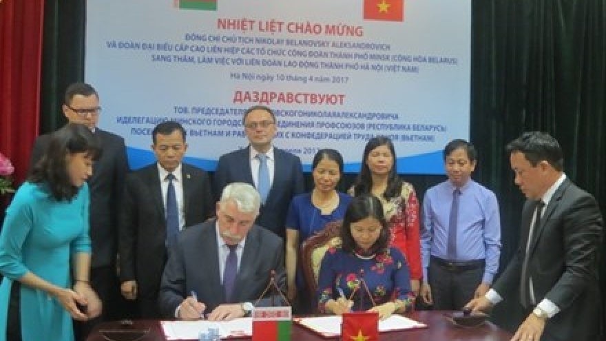 Labour unions of Hanoi, Belarus city strengthen cooperation