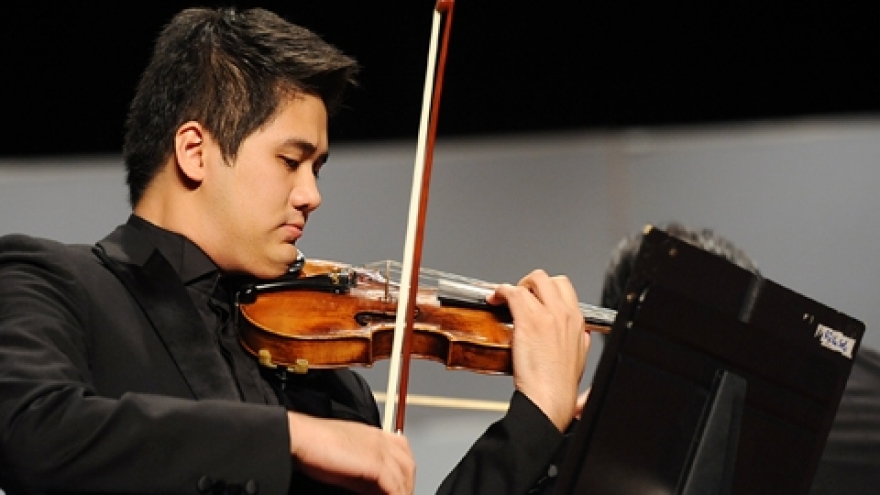 Violinist Cong Duy performs in Germany  