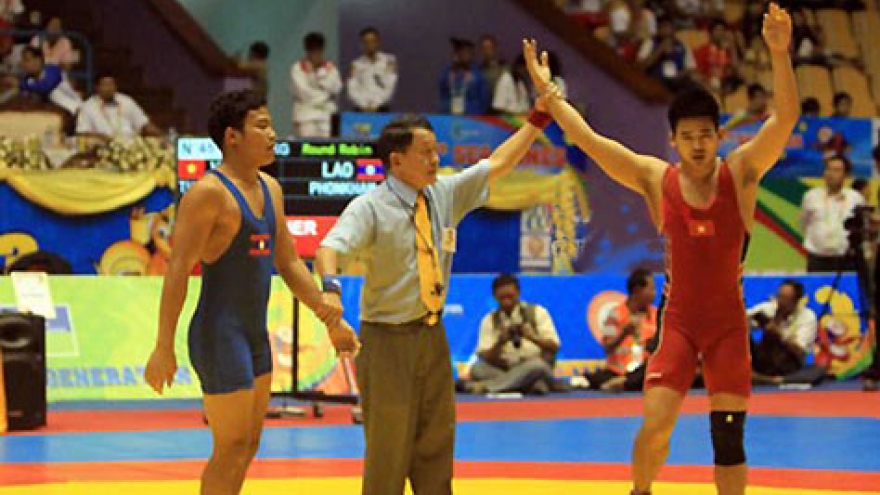 Vietnamese wrestlers win two SEA Games gold medals