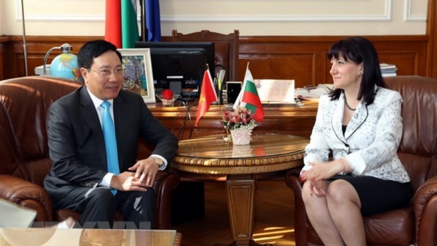 Deputy PM Pham Binh Minh enhances cooperation with Bulgaria